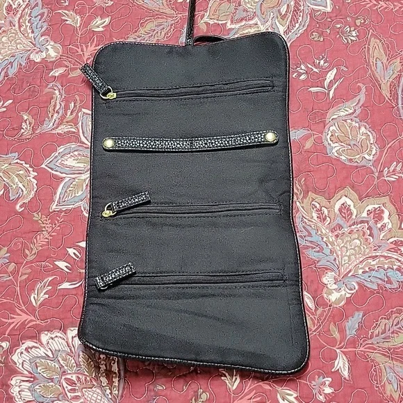 EUC- Vegan Leather Roll Up Travel Jewelry Case - Picture 1 of 6